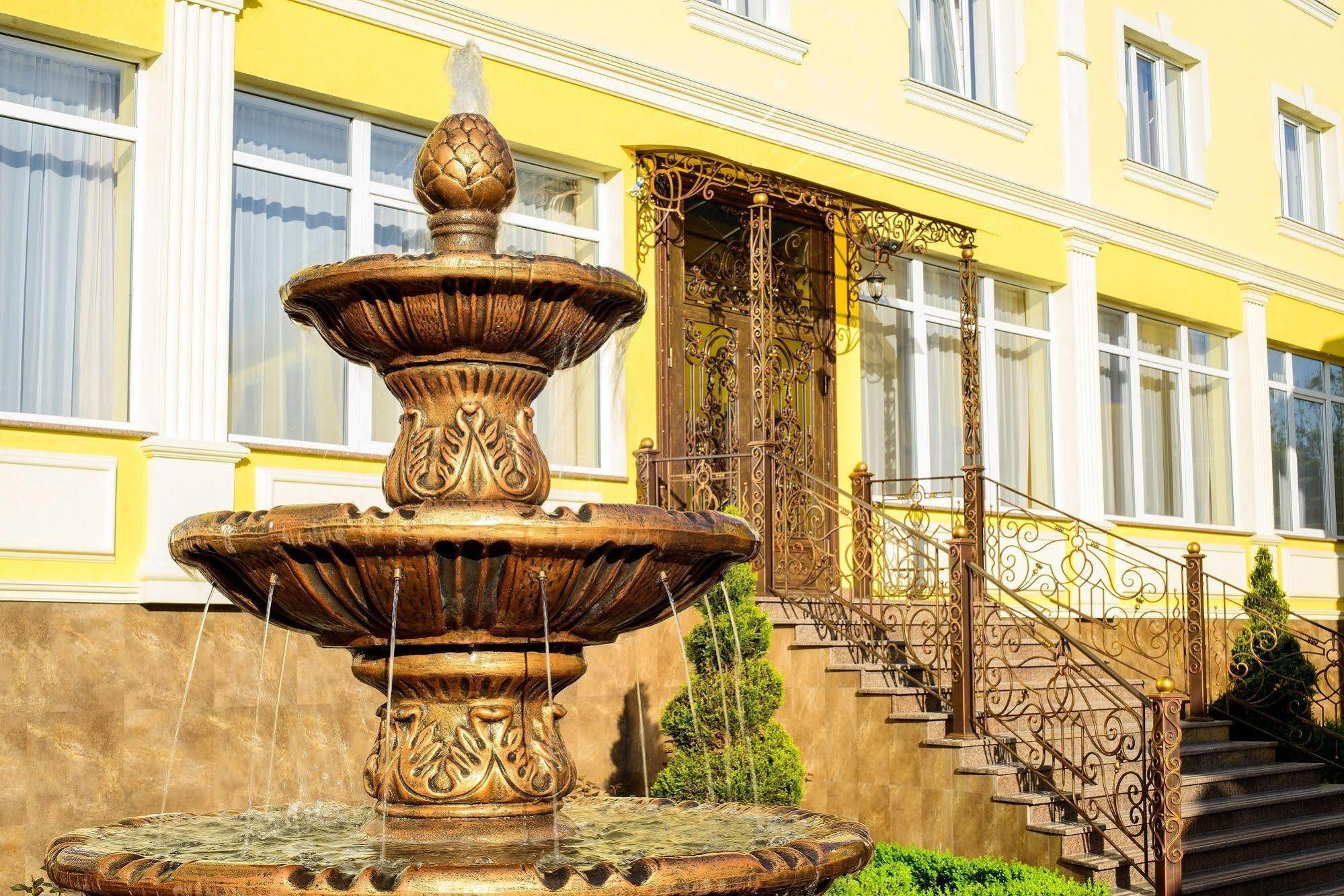 Argo Premium Hotel Lviv Exterior photo